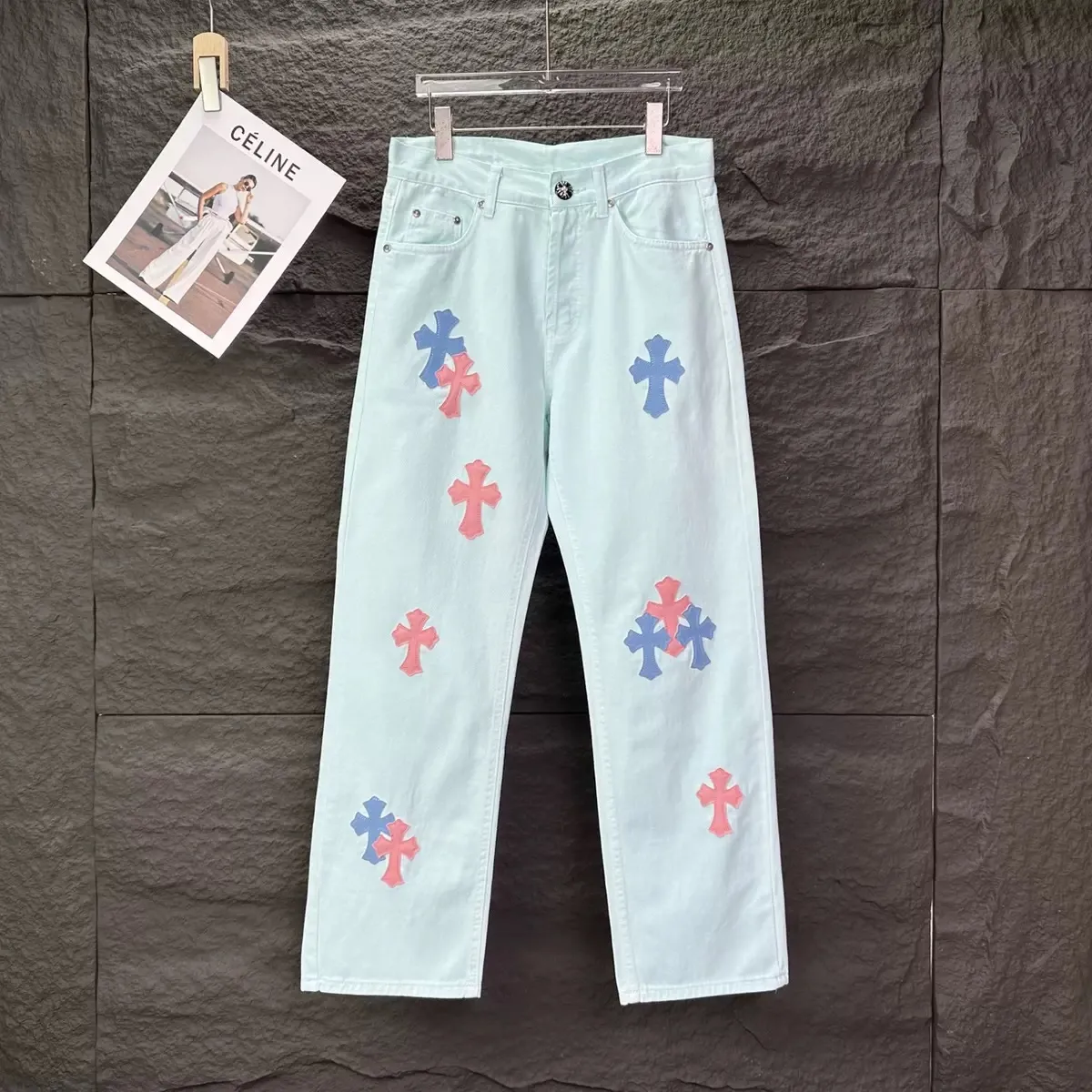 P270 💰 (Top version) CHROME HEARTS 25ss dopamine light blue cross-painted leather washed jeans - Full of exploring the ultimate in fashion, Chrome Hearts' new Chrome Hearts pants not only present a unique style, the fresh ice blue color looks particularly youthful and energetic. The mid-high waist design is paired with a lazy and casual style, which not only shows long legs but also maintains a casual feel. It is a must-have fashion choice for trendy men and trendy women. Color: Dopamine light blue Size: 28-30-32-34-36 (corresponds to S-M-L-XL-XXL)